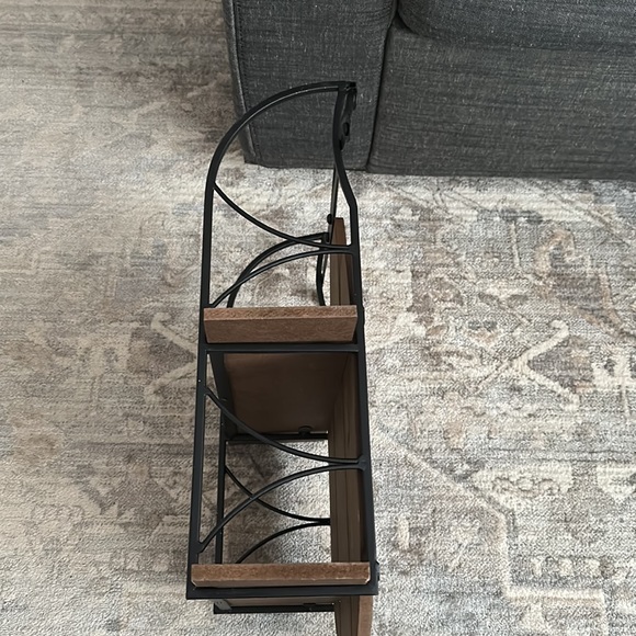 Decocrated Sleigh Shelf